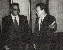 Chinese Premier Li Peng (right) meeting OAU Secretary General salim (middle) in Beijing on October 23,1990. XINHUA