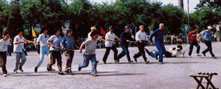 A sportsmeet held by a neighbourhood committee. Photos Hong Weiguo and Tang Yuankai