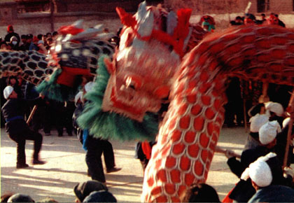 La danse de dragon. Photo Wang Donghai